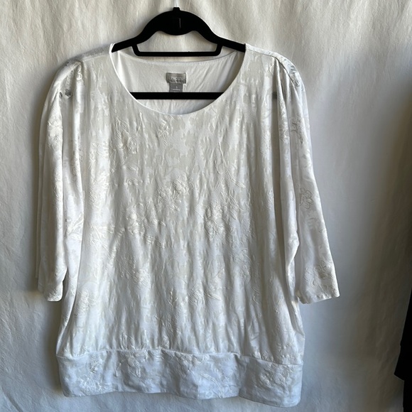 Chico’s white lined subtle floral print top with elbow-length sleeves, sz 3 (XL) - Picture 1 of 7